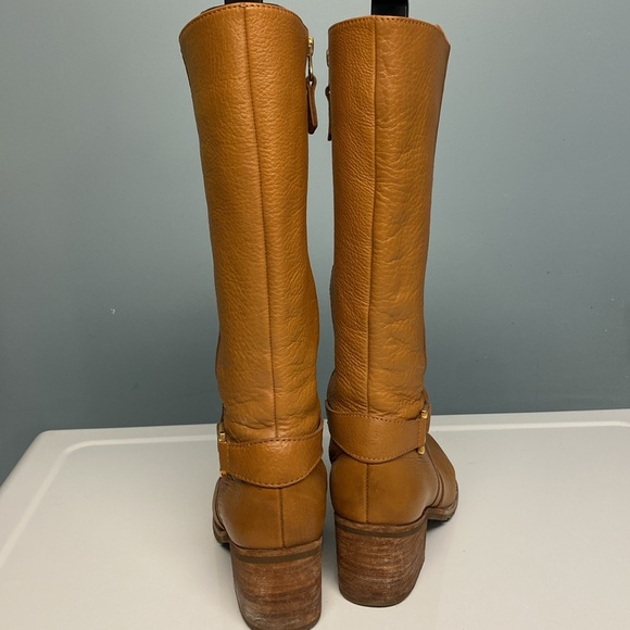Premium-quality Leather Boots - Picture 3 of 9